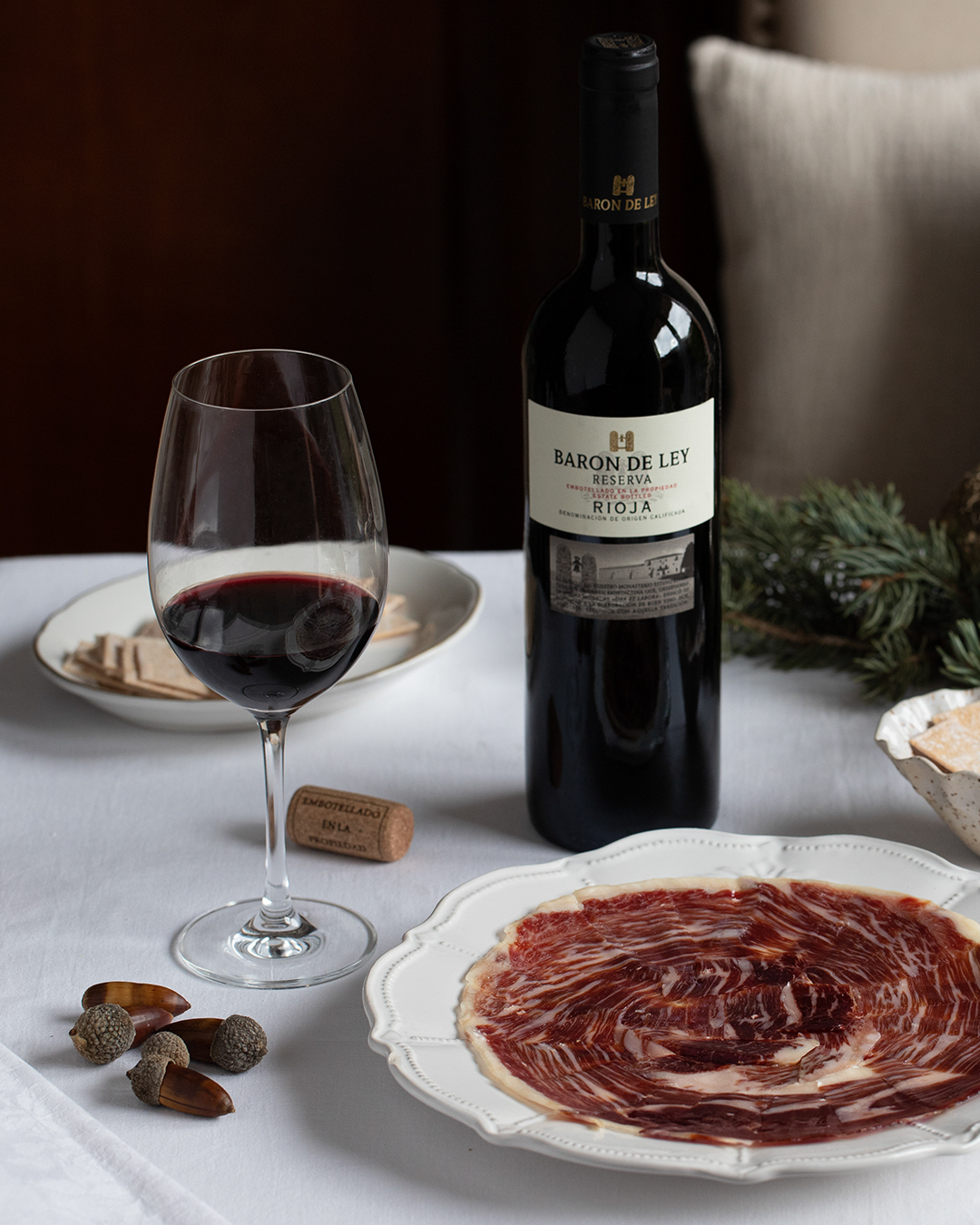 Jamón ibérico de bellota Dehesa Barón de Ley y vino tinto reserva Barón de Ley